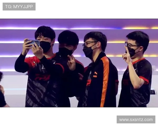 FPX在冠军杯中的战术表现分析与精彩瞬间回顾